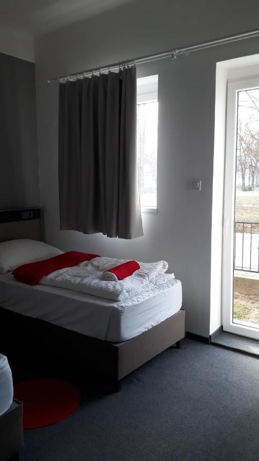 No Stress Panzio-Pizzeria-Sporttabor Bed & Breakfast Harkany Ngoại thất bức ảnh
